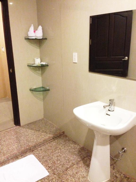 Hotel Kan Kanchanaburi Ruang foto